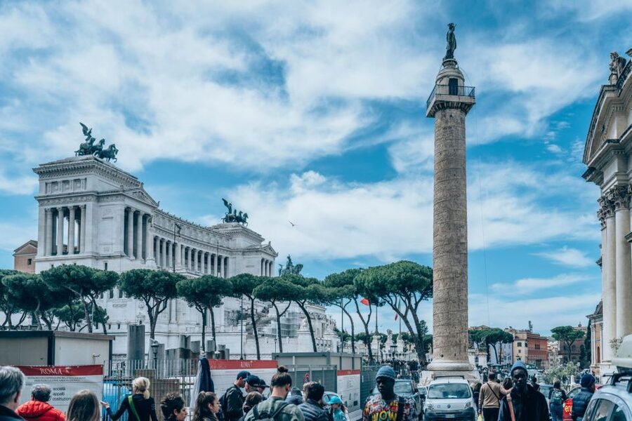 10 Wonders of Rome in 3 hours - Trevi Fountain and the Jesuit University Stop That Adds Context