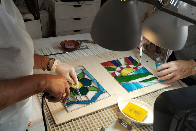 2/3 Hours Art Stained Glass Course in Trastevere - Entering The Workshop: Via Corsini 9 in Trastevere