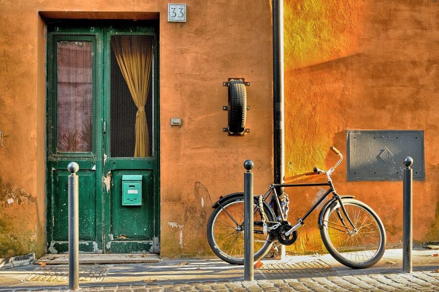 3-Hour Trastevere and Jewish Ghetto Guided Walking Tour - The synagogue of Rome area: views, not a stamp-collection approach