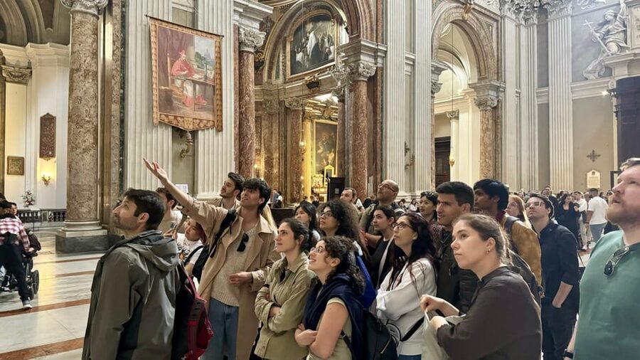 Alternative Walking Tour of Rome's City Center & Hidden Gems - Key things you’ll notice on this Rome walk
