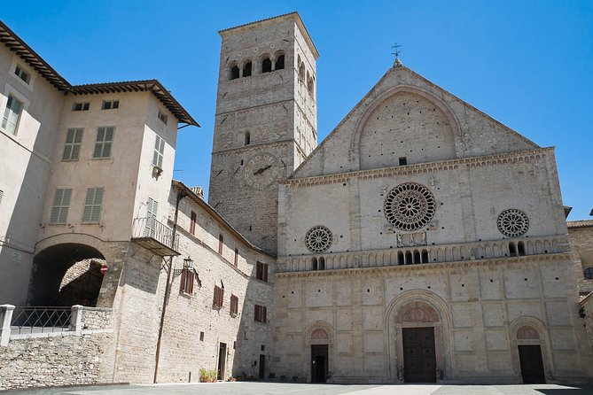 Assisi & Saint Francis Path Tour from Rome - Cattedrale di San Rufino: Romanesque Facade and the Baptismal Font