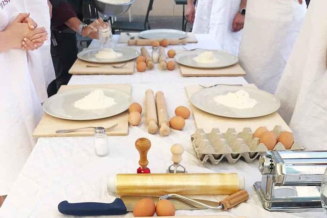 Become a Masterchef in Rome: Pasta, Ravioli and Tiramisù Class - Pairing Drinks and Dining: Eating in Rome Like a Local