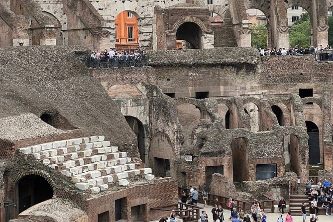 Colosseum & Ancient Rome Access with a Host - Finding Your Host at the Arch of Constantine Meeting Point
