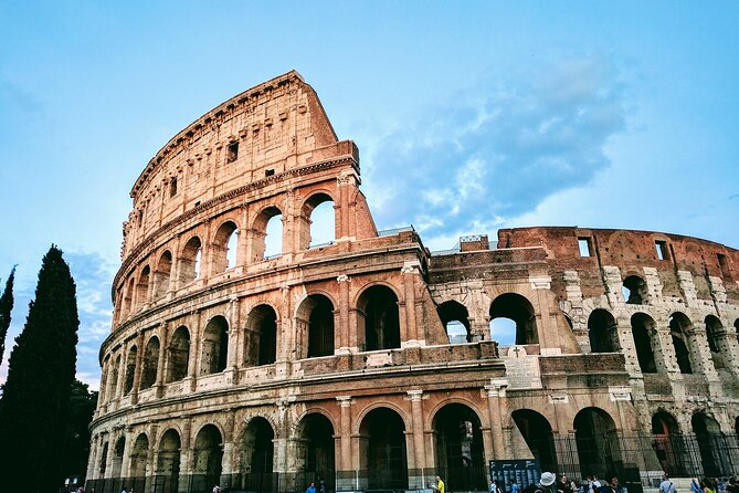 Colosseum and Ancient Rome Small Group Tour in Rome - Stop 3: Palatine Hill viewpoints in a short walk with free admission