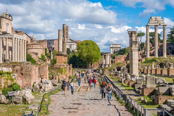 Colosseum and Roman Forum Guided Tour - Entering the Colosseum: timed access and what to focus on in 1 hour