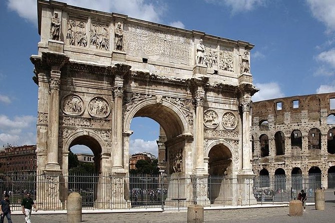 Colosseum Arena tour with Roman Forum and Cesar's Palace - Entering The Colosseum: more than a photo stop