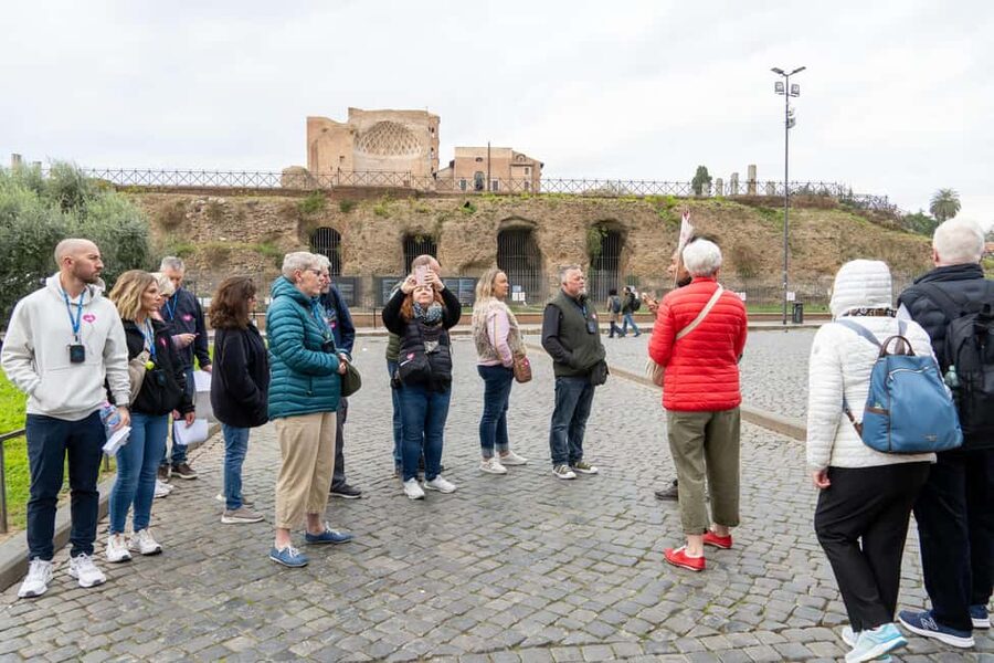 Colosseum Guided Tour: Hotel Transport included - Colle Oppio and Terme di Traiano Park stop, a good warm-up