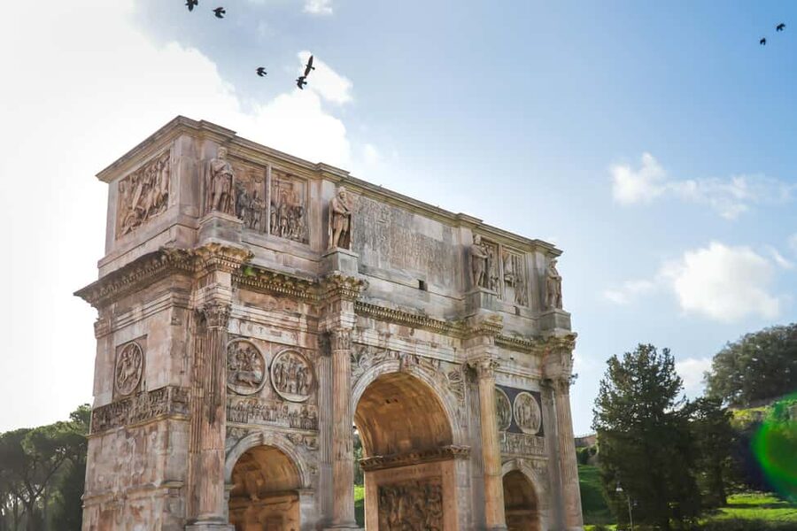Colosseum Guided Tour with Roman Forum and Palatine Hill - Palatine Hill views: where Rome’s power lived