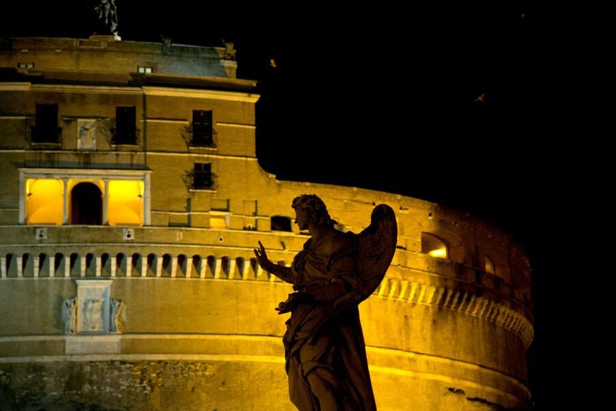 Dark Heart of Rome - Facts, Legend & Mystery Walking Tour - The Finale at Castel Sant’Angelo: A Clean Ending Point