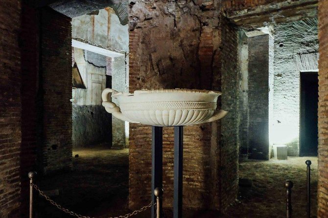 Domus Aurea skip the line ticket guided tour - Golden Vault Room VR headset: how the tech fits the rooms