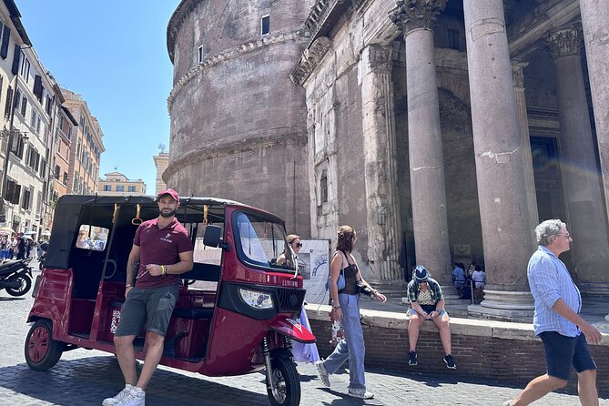 E-Tuk Tour: Highlights of Rome - Via dei Condotti to the Spanish Steps area, twice in one loop
