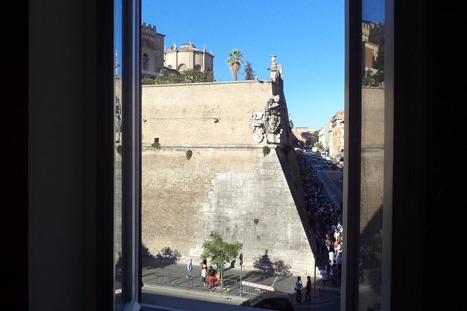Enjoy Vatican Museums , Sistine Chapel : guided tour - St. Peter’s Basilica connections, and the Wednesday curveball