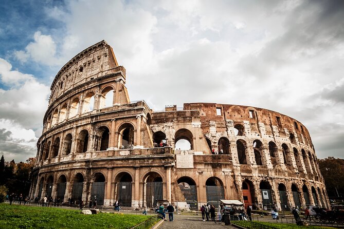 Entrance Tickets Colosseum, Roman Forum, Palatine with Audioguide - What a small group of 8 means for your pace
