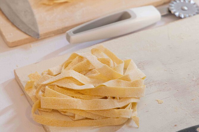 Fettuccine Ravioli and Tiramisu Cooking Class in Rome - Group Size and Social Energy: Best for Couples, Friends, and Families