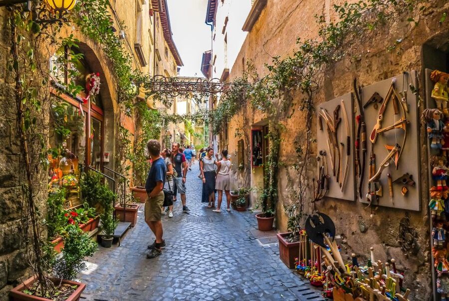 From Rome: Bagnoregio & Orvieto Day Trip with Wines & Lunch - Leaving Rome: Piazza del Popolo to the countryside rhythm