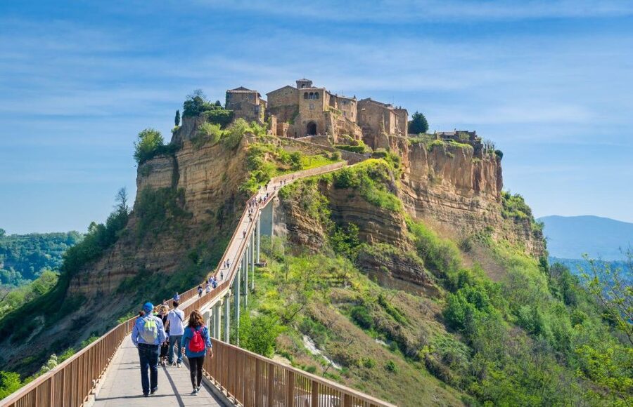 From Rome: Bagnoregio & Orvieto Day Trip with Wines & Lunch - Guide and driver quality: why this day trip succeeds