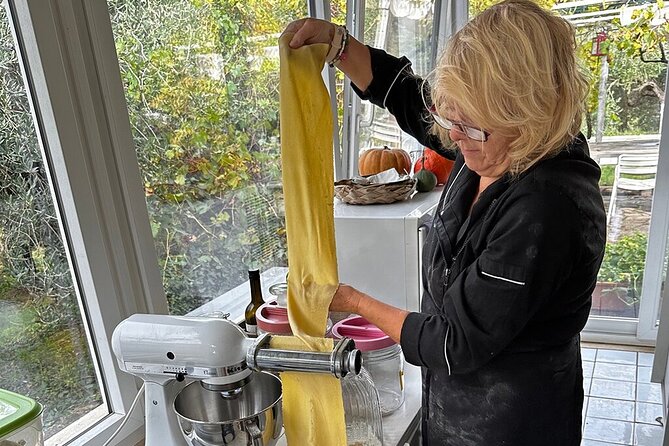 From Rome: Pasta Fresca Cooking Class in a Farmhouse with a Local - What to wear and what to bring for a farmhouse kitchen