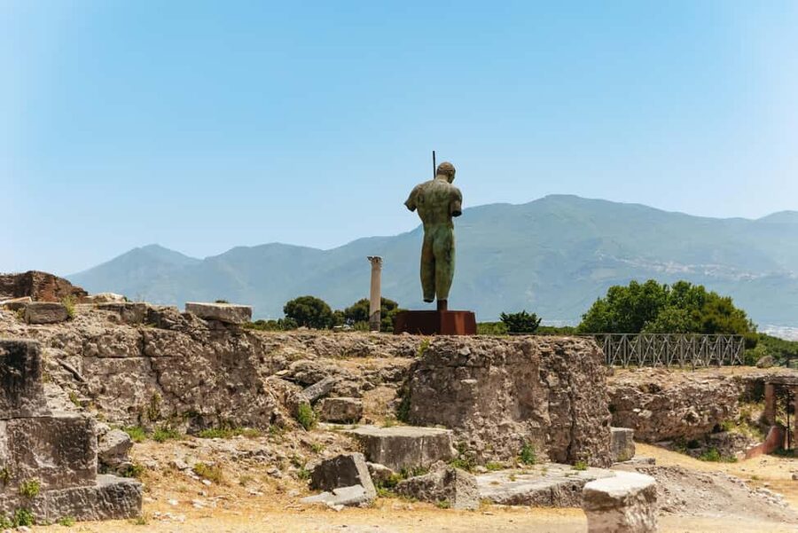 From Rome: Pompeii Day Trip with Optional Vesuvius and Lunch - Pompeii with a licensed guide: streets, homes, baths, and the everyday stuff
