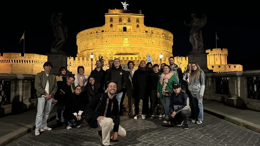 Ghosts, Legends & Mysteries of Rome Tip-Based Walking Tour - The route from bridge to backstreets: how the walking beats work