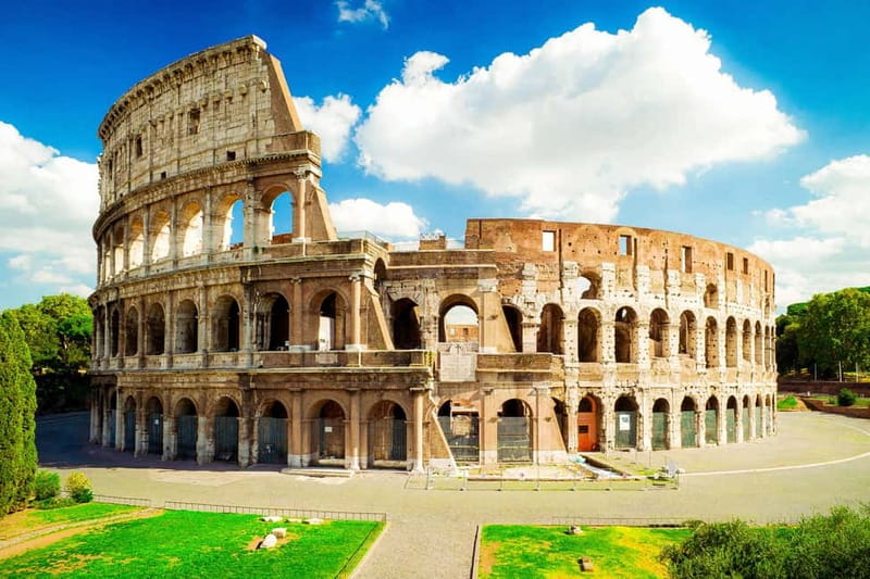 Guided Tour of the Colosseum Palatine Hill and Roman Forum - The Colosseum: From Gladiator Myths to What You Can Actually See