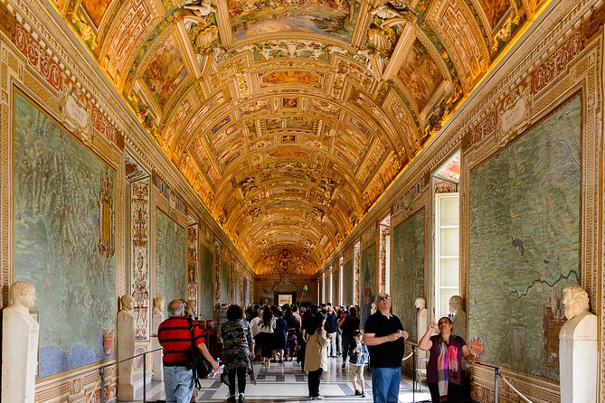 Guided Tour of Vatican Museums and Sistine Chapel - Guides matter, and the reviews name names