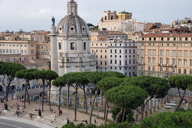 Guided Walking Tour of Rome: Top Sights & Baroque Treasures - Chiesa di Sant’Ignazio di Loyola: ceiling frescoes plus an artists feud