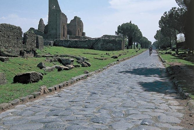 Hidden Gems & Rome Catacomb Semi Private Tour by golf cart - Piramide Cestia: a fast stop that pays off