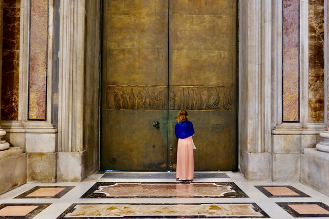 In-depth Guided Tour of St. Peter's Basilica & Square - Security Lines and Timing Reality Check (No Skip the Line)