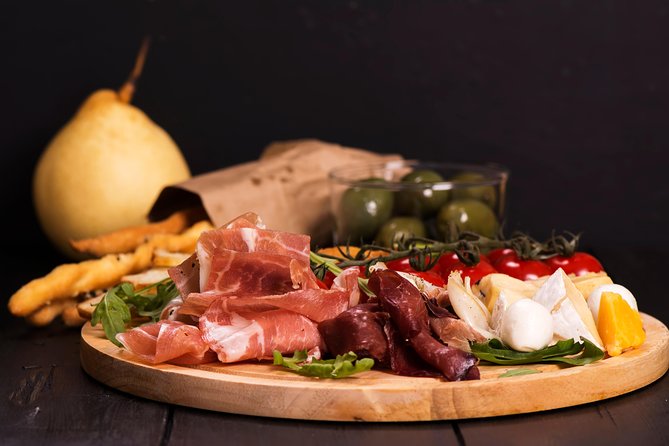 Local Food and Wine Walking Tour around Rome - Trastevere: why the later part feels like a real Roman dinner
