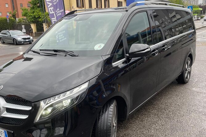 Luxury Private Transfer Rome Center to Fiumicino Airport - On the Road: WiFi, Bottled Water, and Driver Communication