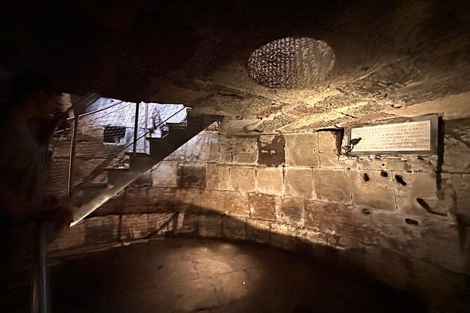 Mamertine Prison and Catacombs small group tour with driver - San Callisto Catacombs: A Living Labyrinth Under Rome