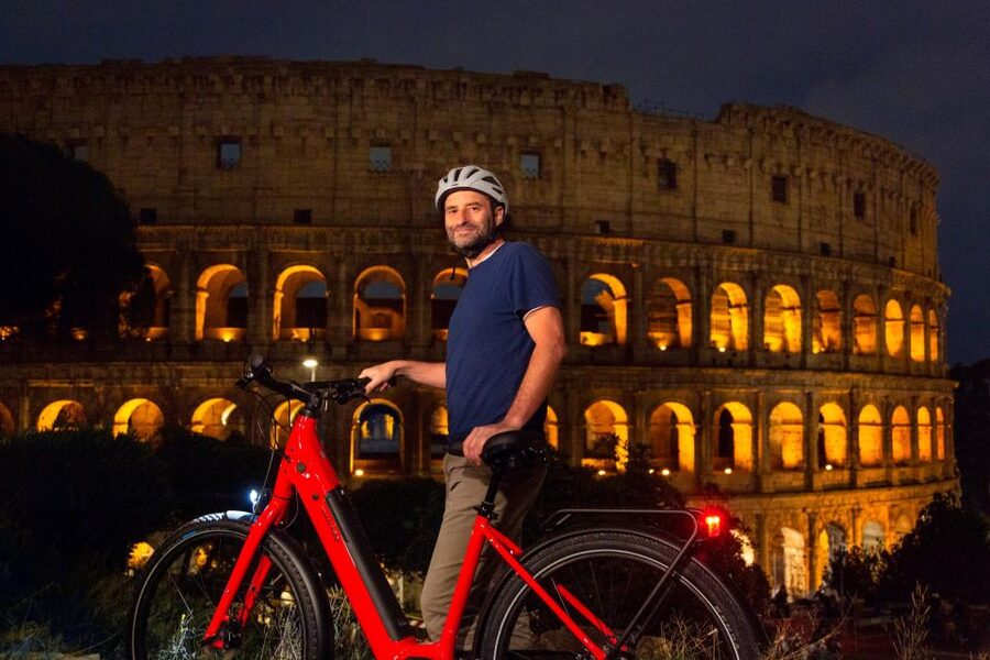 Night Tour of Rome with Top E-bike & optional Italian Dinner - Colosseum and Roman Forum in sunset light
