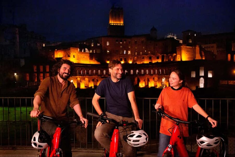 Night Tour of Rome with Top E-bike & optional Italian Dinner - Farnese Palace and the route logic you feel in your legs