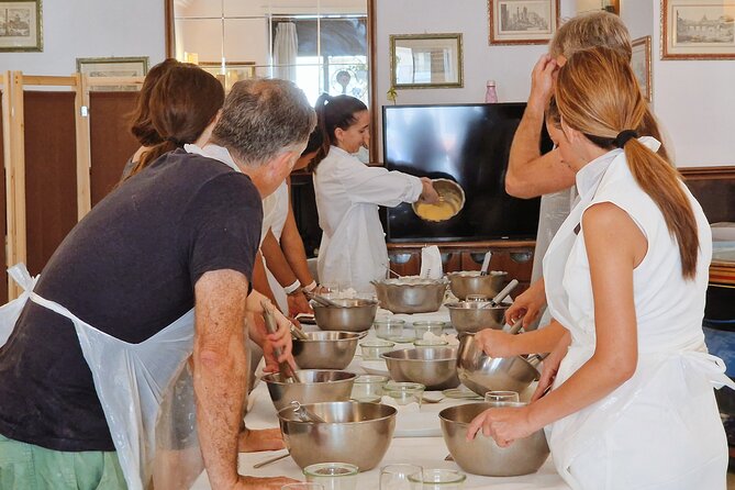 Pasta and Tiramisu Cooking Class in Rome, Piazza Navona - Meeting at Piazza Navona, Then a Short Rome Sights Warm-Up