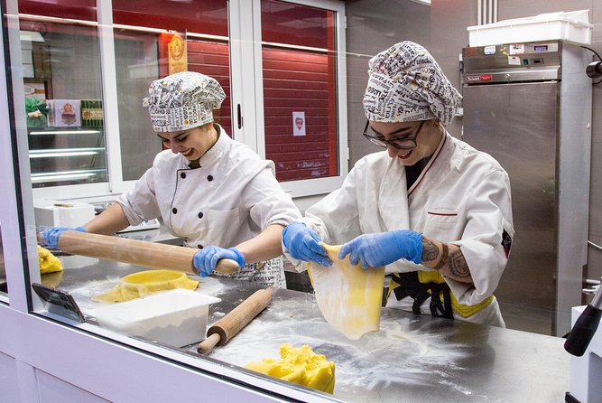 Pasta, Pizza & Gelato Food Tour in the Heart of Ancient Rome - Stop-by-stop expectations: what each kind of place is for