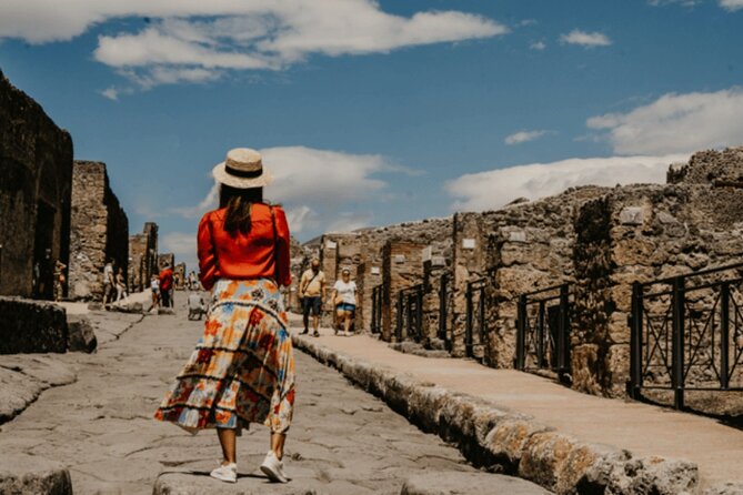 Pompeii Guided Tour with Train Included from Rome - Return to Naples and back to Rome without losing the thread