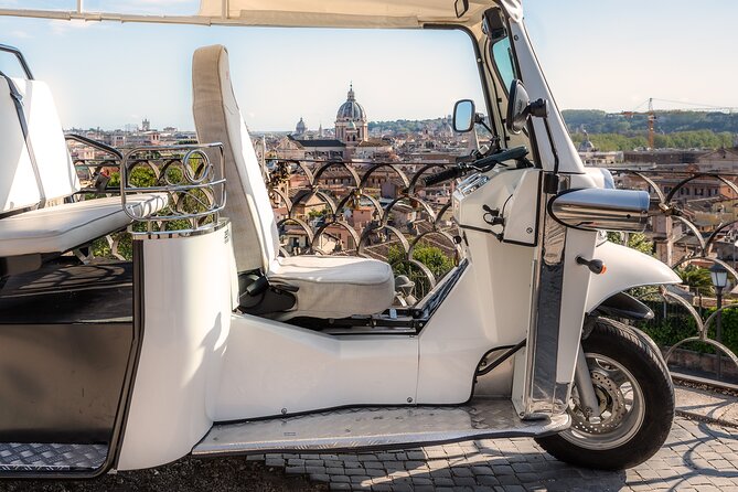Private: 3 hours ETuk Tour in Rome - Piazza Navona: a perfect stop for street energy and photos