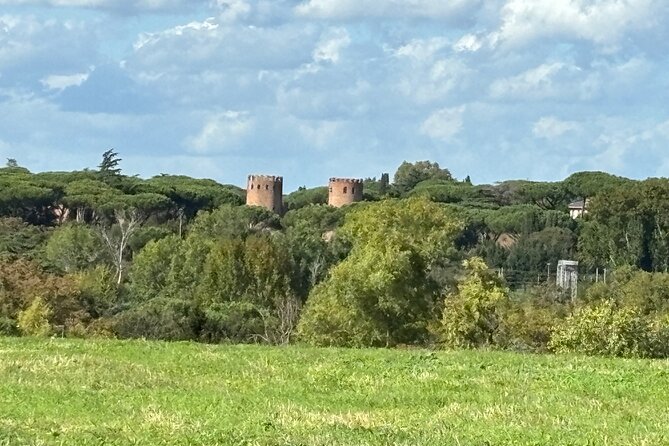 Private E-bike tour of Appian way, Aqueduct & catacombs with food - Catacombs of San Callixtus: an underground stop with real atmosphere