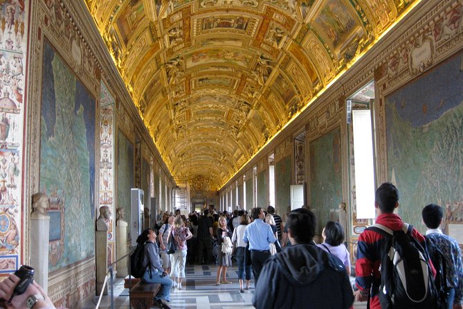 Private Early Morning Vatican Tour With St. Peter's Basilica - Guides, audio headsets, and what “private” really means here
