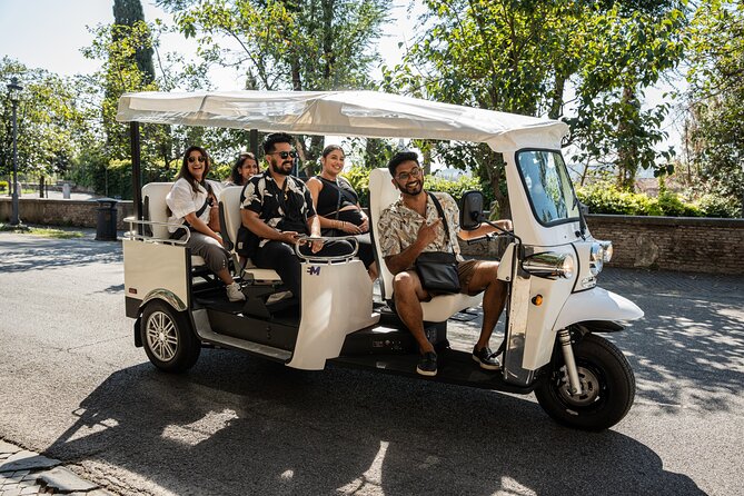 Private Electric Tuktuk Tour of Rome with Prosecco and Pickup - St. Peter’s Basilica viewpoint: a final angle on Vatican scale