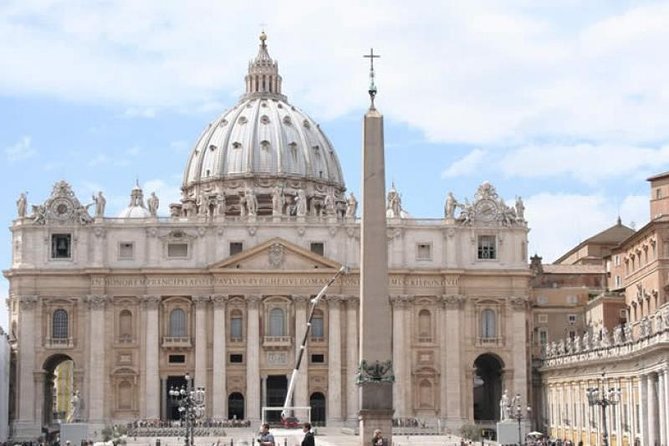 Private Experience: Sistine Chapel , Vatican Museums & St.Peters Basilica - St Peter’s Basilica: La Pieta and the Bernini views inside the nave