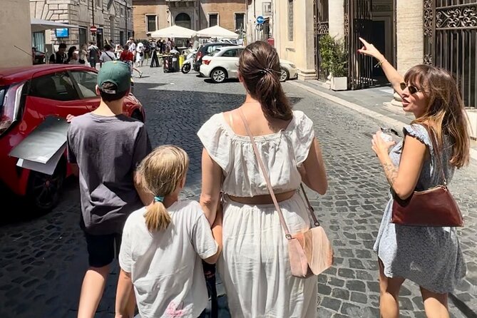 Private Family Scavenger Hunt & Art Lab Tour – Rome Landmarks - Area Sacra di Largo Argentina: The Cat Sanctuary Moment