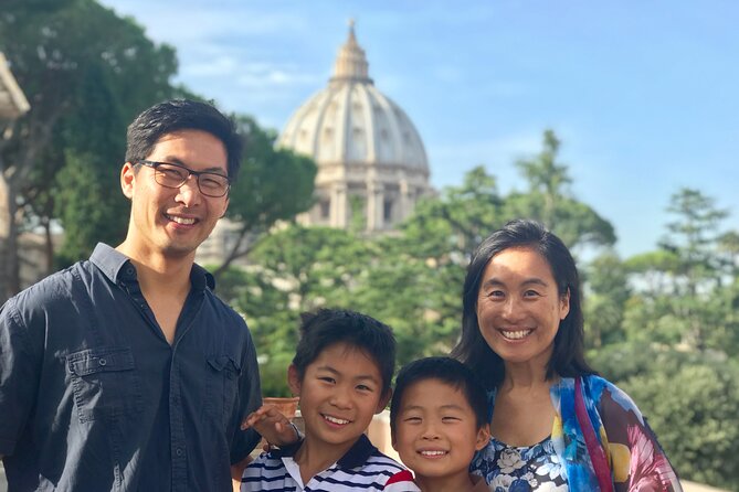 Private Family Tour - Vatican Sistine Chapel St. Peter's for Kids - Vatican Museums: kid-first pacing through courtyard to gallery