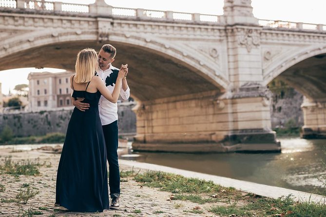 Professional Photoshoot in Rome - Colosseum, lights on, and the efficient way to get dramatic photos
