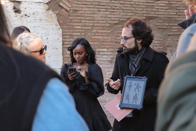 Roma: Colosseum, Forum, and Palatine Hill Local Guided Tour - The Roman Forum and Via Sacra: the center of everyday power