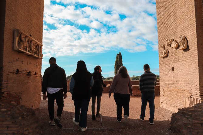 Roma: Colosseum, Forum, and Palatine Hill Local Guided Tour - Who should book this tour, and who might not