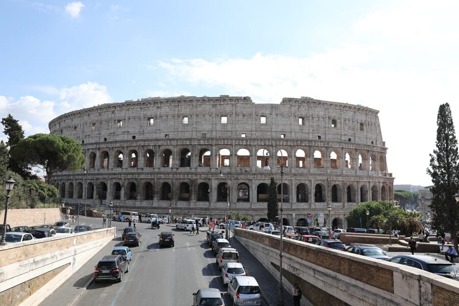 Rome: 1-Hour Fast Colosseum Tour - Finding Great Colosseum Photos on a Guided Route