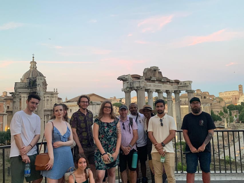 Rome: Ancient Rome Night Tour - Passing a palace linked to Pope Borgia, then setting up your Colosseum finish