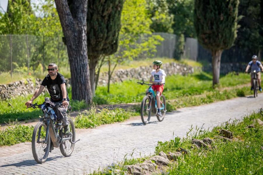 Rome: Appian Way & Aqueducts E-Bike Tour (Catacombs & Food) - How safe is it, really? The guide method matters