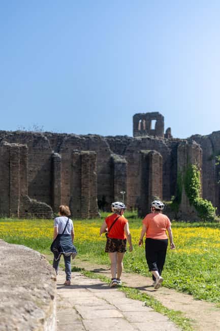 Rome: Appian Way & Aqueducts E-Bike Tour (Catacombs & Food) - Parco degli Acquedotti: aqueducts and open air at the same time